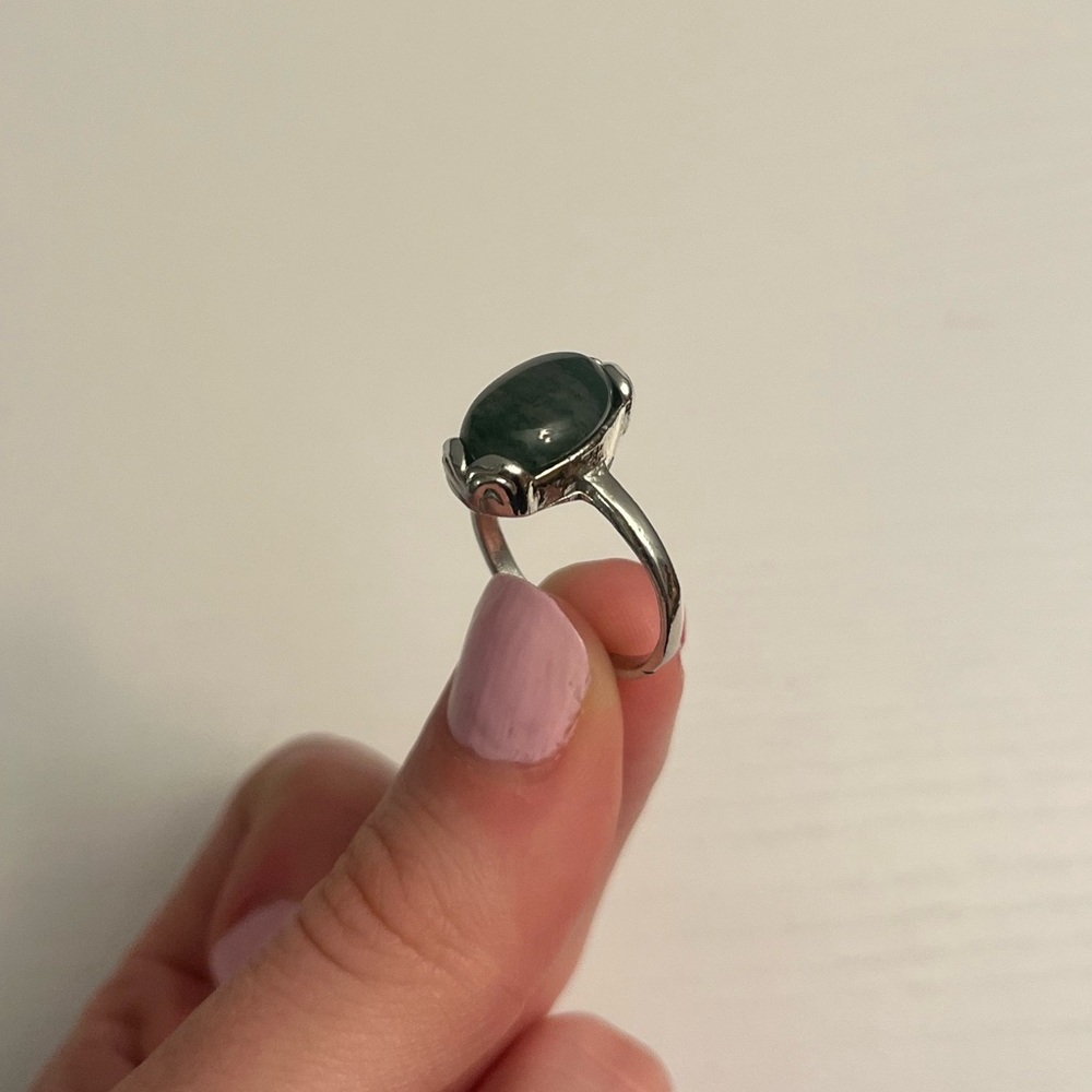Elegant Silver and Green Stone Ring